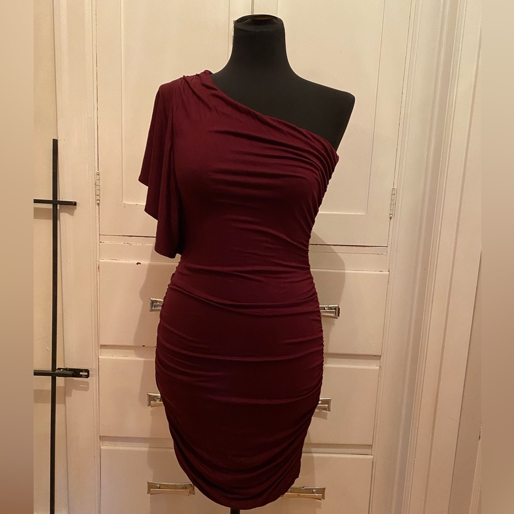 Gilli One Shoulder Gathered Dress - Small